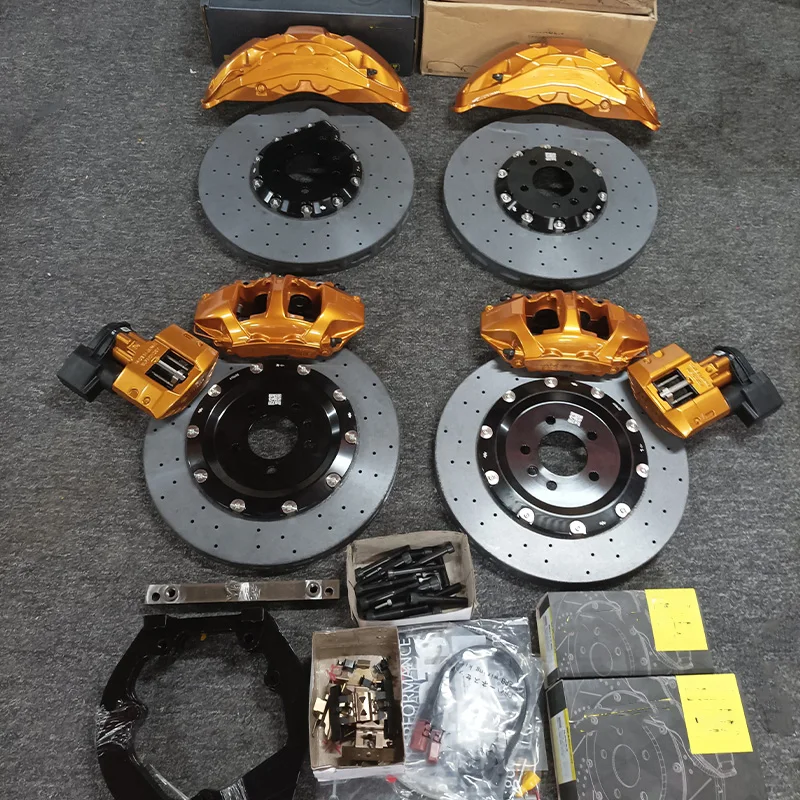 Brake Rotor - จานเบรกคาร์บอนเซรามิกน้ำหนักเบาแบบใหม่ 10 พอต พร้อมคาลิปเปอร์เบรกหลังแบบ EPB สำหรับ